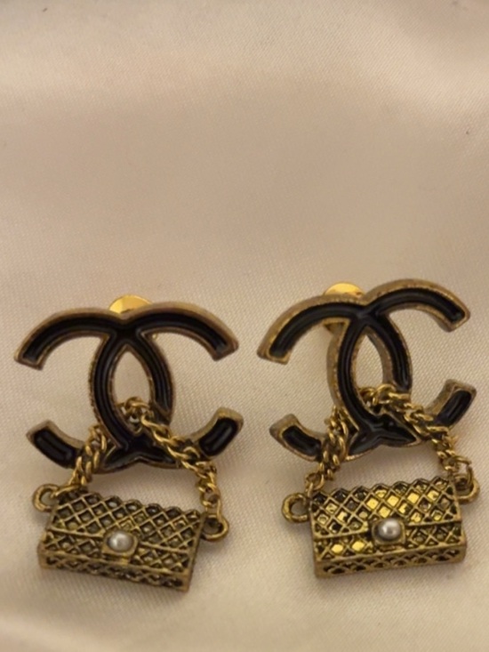 The Unbranded Brand Jewelry - Gold-Tone C Earrings with Quilted Handbag Charm!